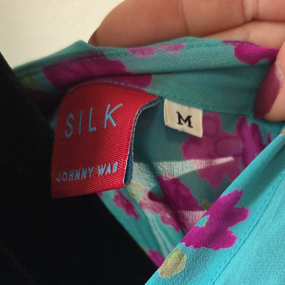 Johnny Was, Floral Blue and Pink Two-Piece Outfit.  Silk Set. - Picture 4 of 6
